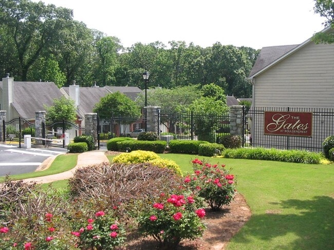 Main entrance 1 - 1465 Gates Cir SE