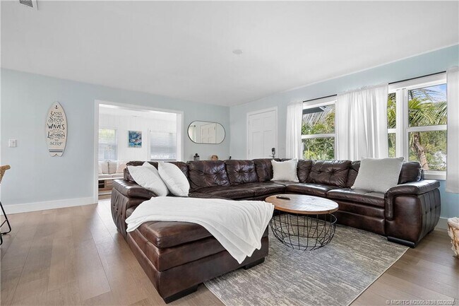 Photo - 901 E Madison Ave