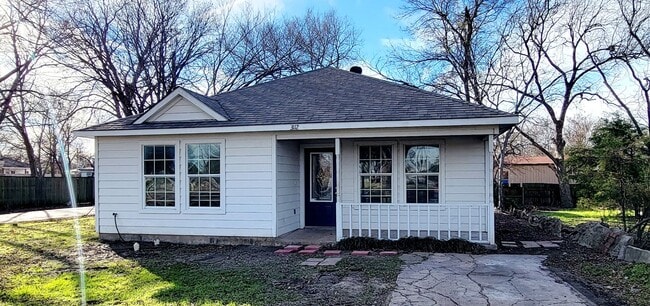 Building Photo - 3112 Travis St