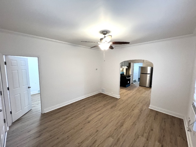 Photo - 3323 Halsted St