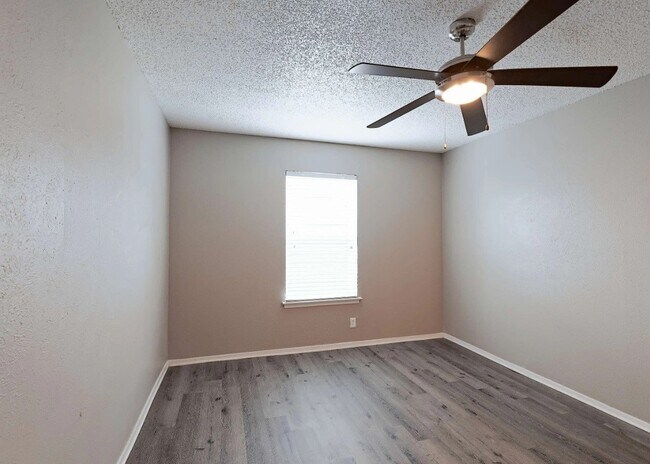 Photo - 531 Bedford Rd Unidad 203