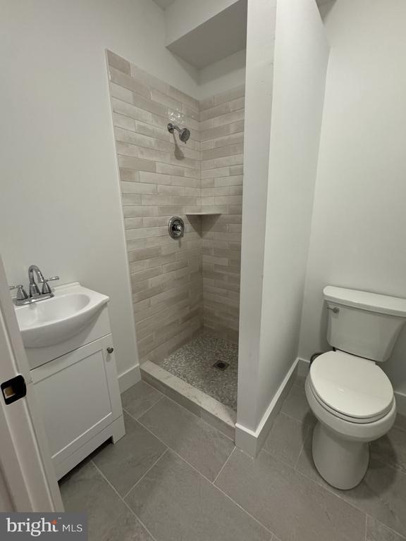 37 Bank St Unit 1
