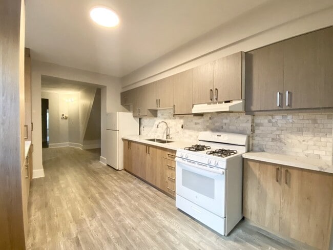 Building Photo - 1078 College St Unit Main