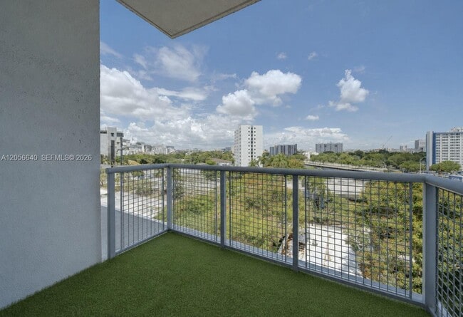 Photo - 10 SW South River Dr Unit 708