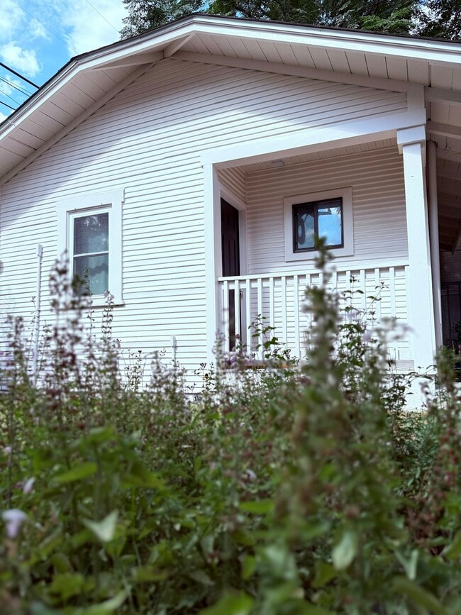 Building Photo - 917 Cambridge Oval Rental