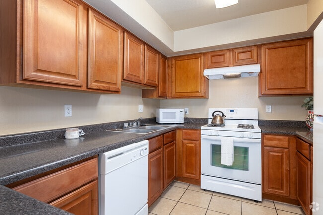 3BR, 2BA - 1,083SF - Kitchen