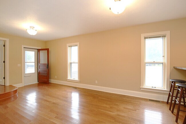 Photo - 843 Cherry St SE