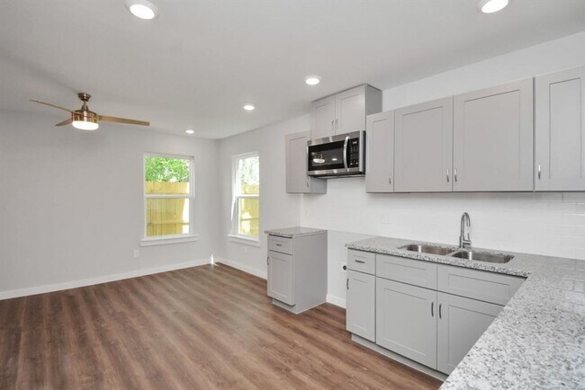 Photo - 7413 Shotwell St Unit A