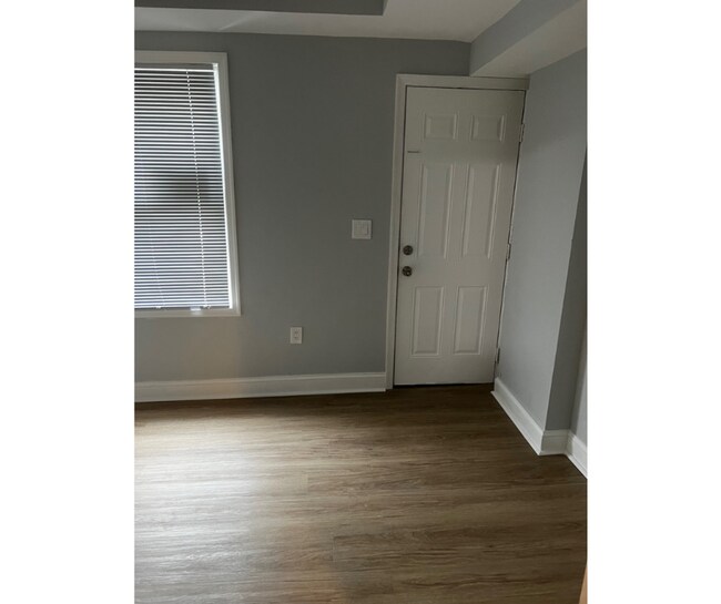 Photo - 2406 Wilkens Ave Unit 6 W/Bath Available $750 6