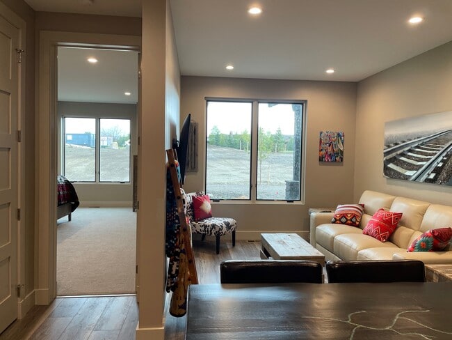 Photo - 31 Highnoon Way