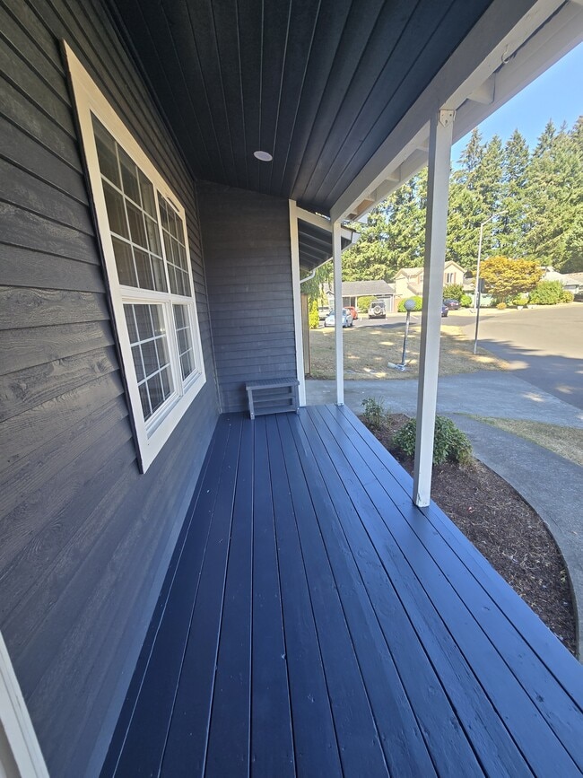 581 Malibu Dr SE