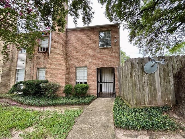 Building Photo - 8712 Wilcrest Dr Unit 8712 Rental