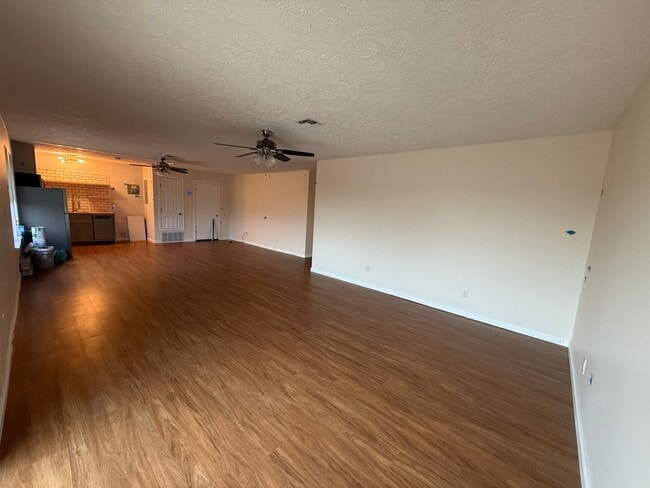 Photo - 16200 Round Mountain Rd