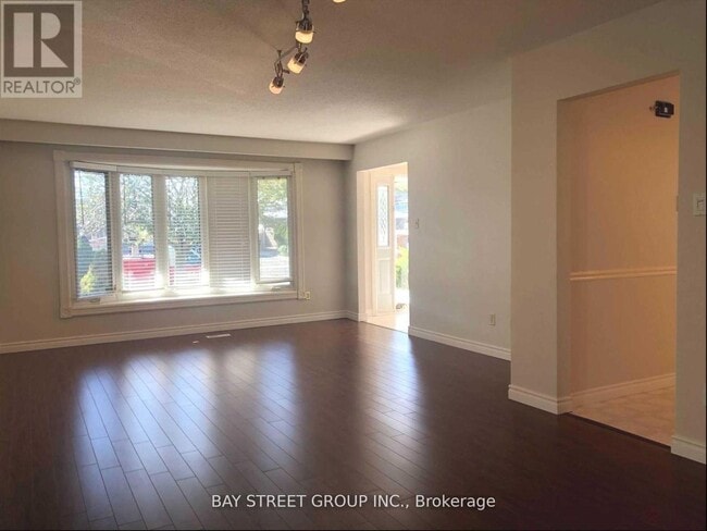 Photo - 641 Eaglemount Crescent