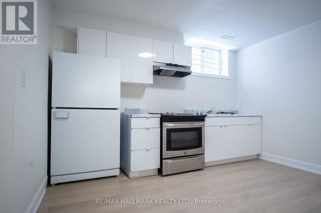 Photo - 118 Fairholme Ave