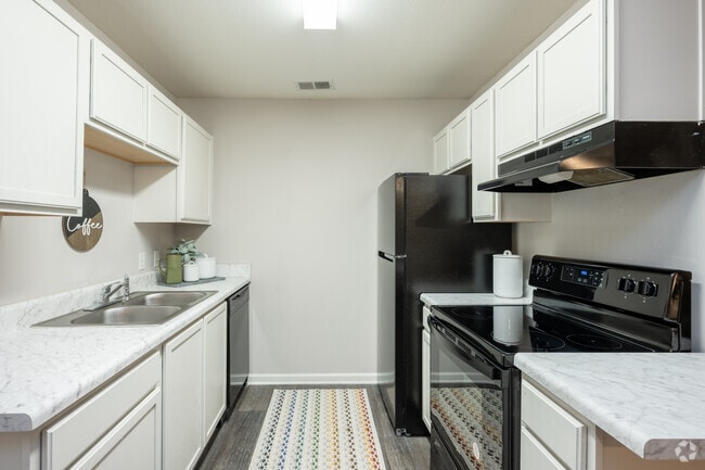 2BR, 2BA - 967SF