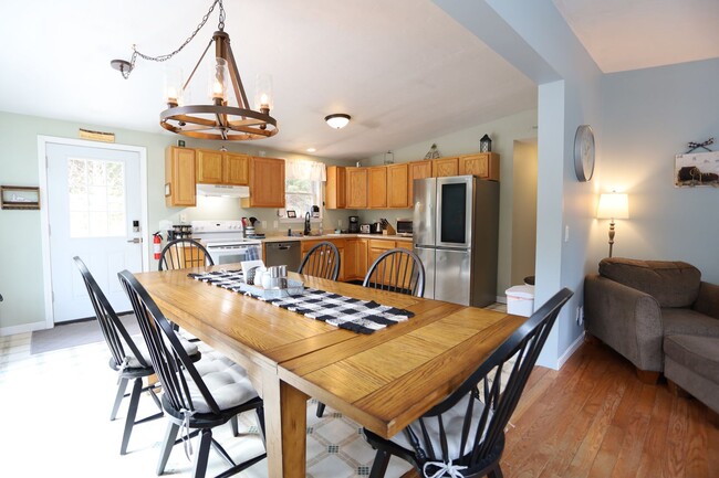 Photo - FURNISHED 3 Bed Winter Seasonal Great Location! Available 11/1/26 - $2395/mo