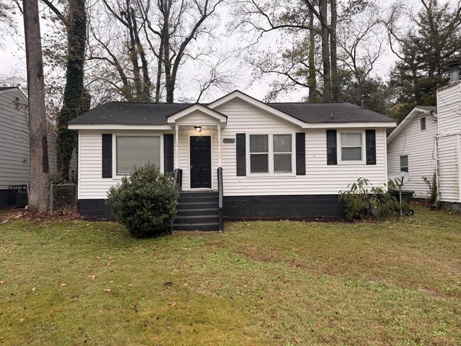Building Photo - 3 Bed 2 Bath in Hapeville!