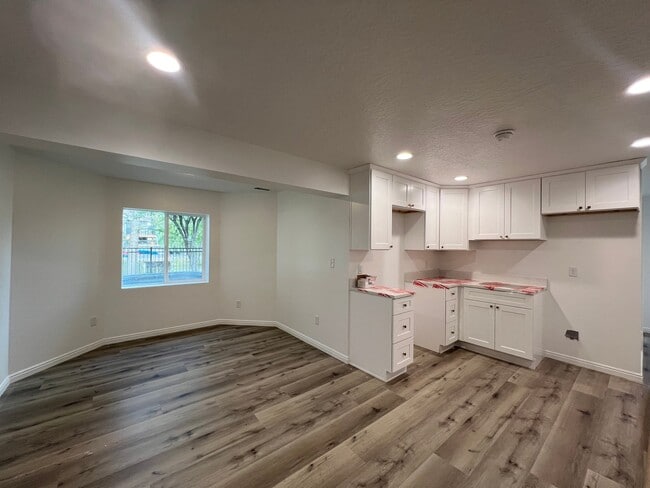 213 Lakeview Dr