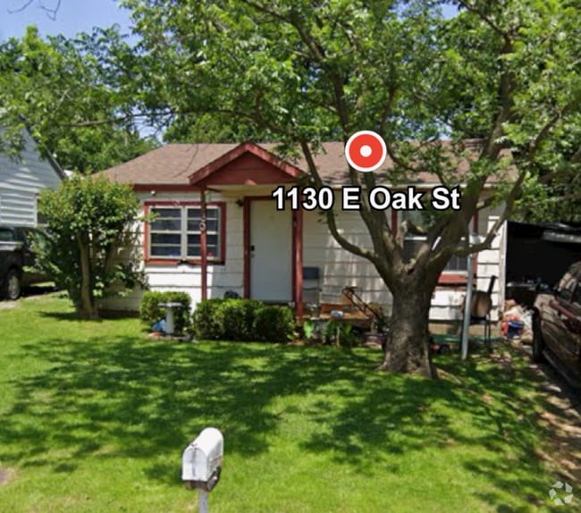 Building Photo - 1130 E Oak St Rental