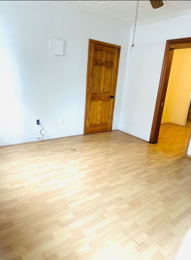 Photo - 144 W 9th St