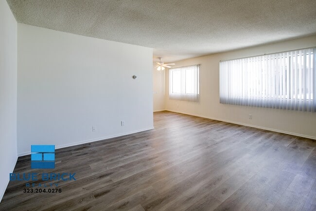 Photo - 17834 Burbank Blvd Unit 211