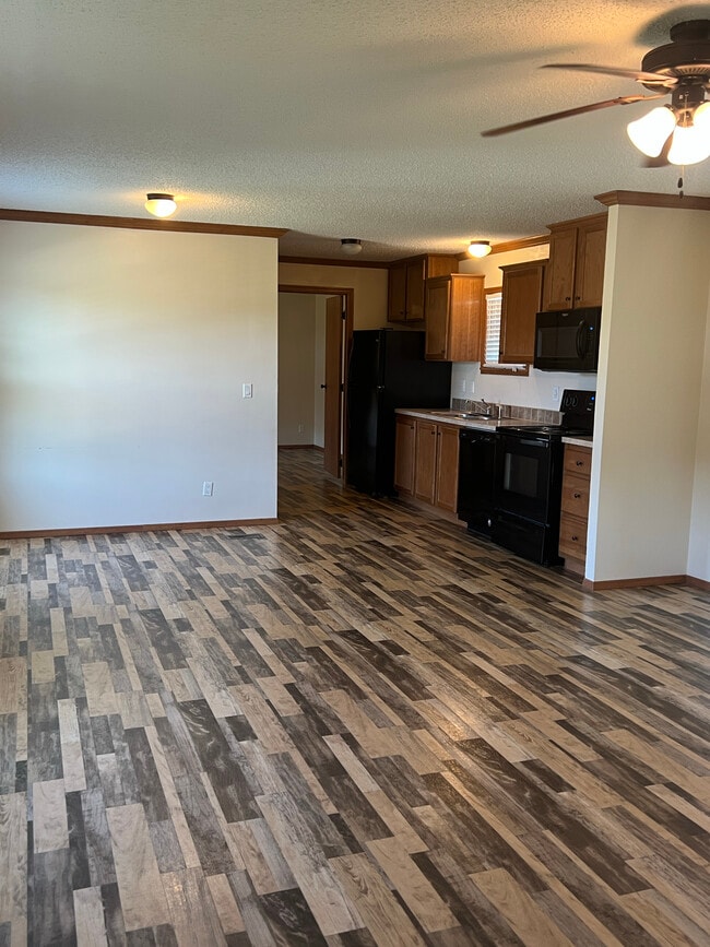 Photo - 133 Grand River Dr