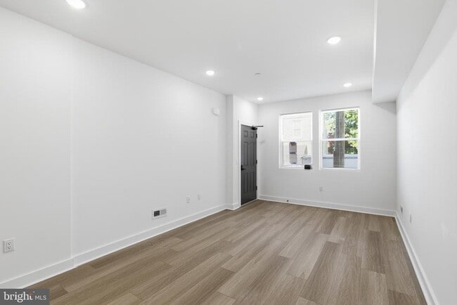 Building Photo - 2505 N 11th St Unit 1
