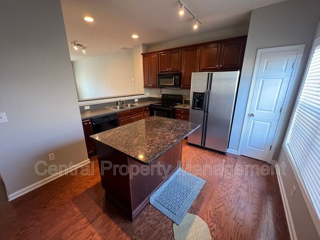 Photo - 104 Chalet Pl