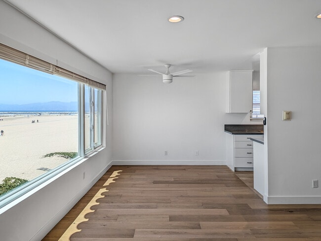 Building Photo - 6615 Pacific Ave Rental