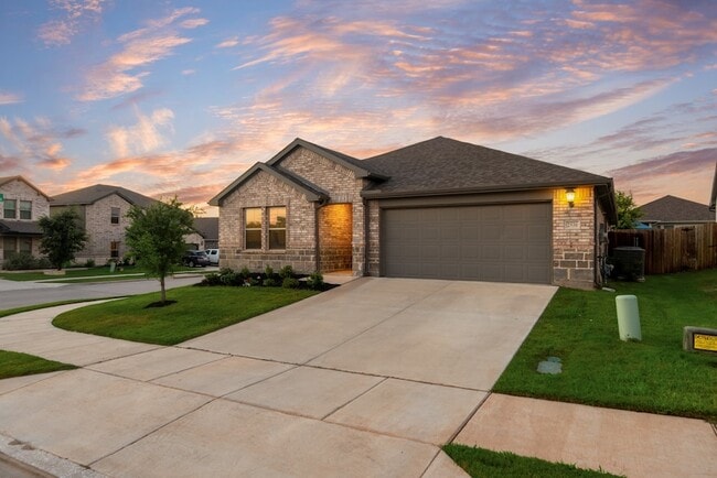 2536 Peoria Dr