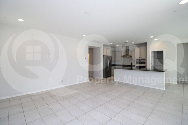 Photo - 8939 W Missouri Ave