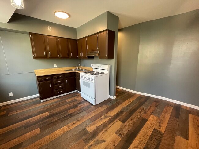 2905 Glenmore Ave Unit 3