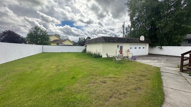 Photo - 2Bed/1Ba/1Car Amazing Apartment on Riverview Dr., All Util. Includ., sorry no pets. Unit #2
