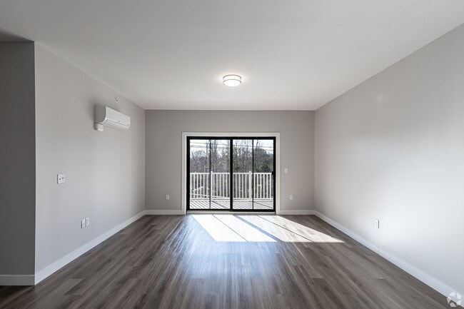 Photo - 401 Albany Turnpike