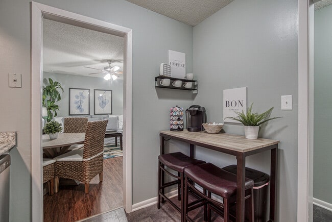 Photo - 5601 W 58th St