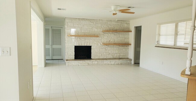 Building Photo - 428 Park Ln Dr