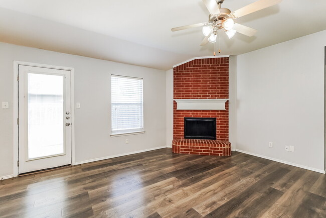Photo - 433 Heritage Dr