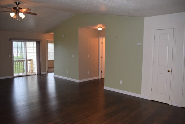 Photo - 3 bedroom 2 Bathroom Duplex in Hunters Ridge