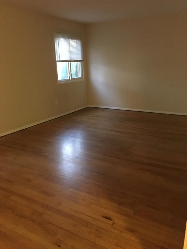 Photo - 616 Stirling Plz Unidad 2