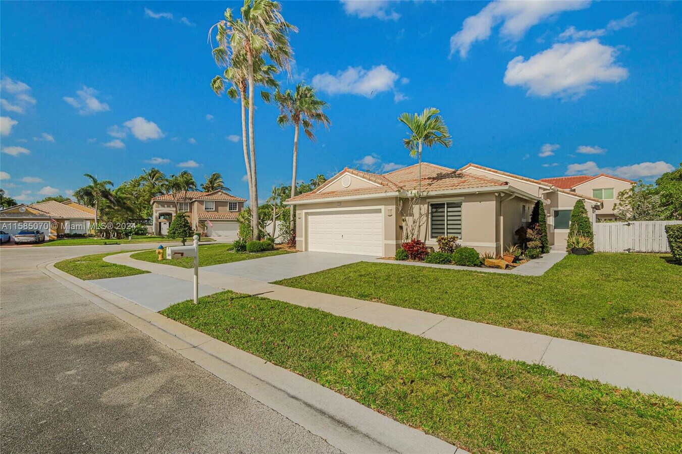 Photo - 344 SW 191st Ave