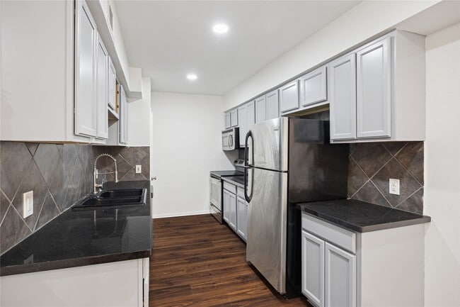 Photo - 705 Harold St Unit 4