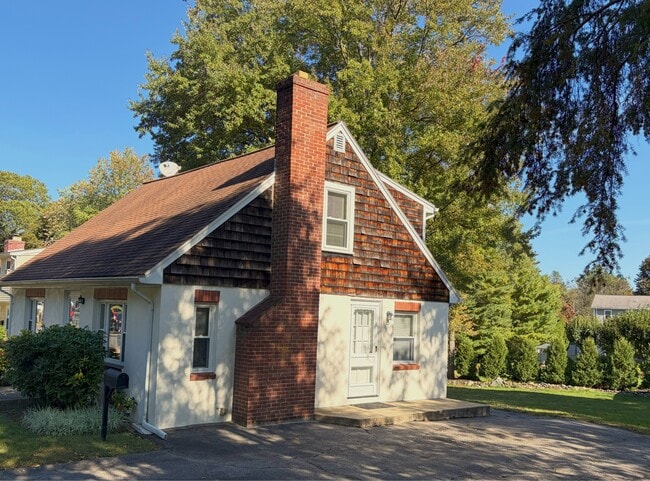 Building Photo - 15 Willard St