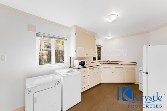 Photo - 155 W I St Unit 3