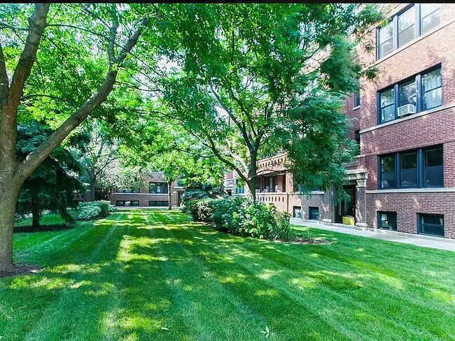 Building Photo - 2536 N Kedzie Blvd Rental