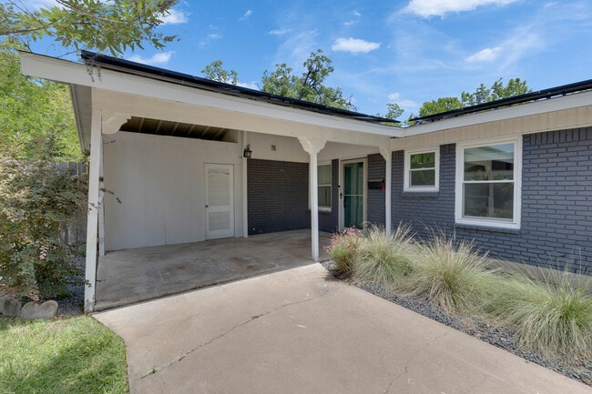 Photo - 2102 Bristol Dr