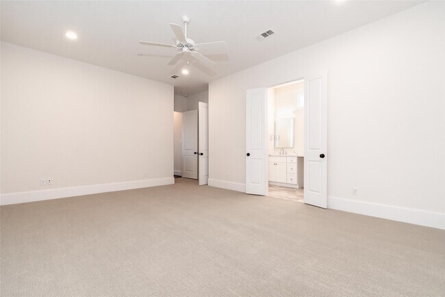 Building Photo - 3821 N Braeswood Blvd Unit C