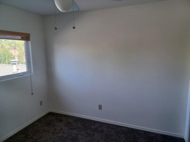 Front Bedroom - 1678 US Highway 395 N