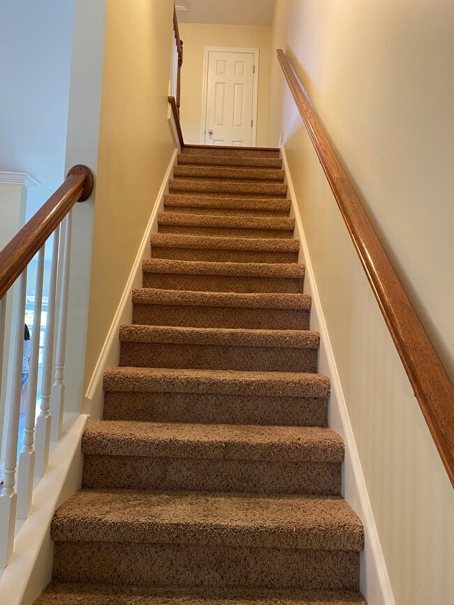 Photo - 1700 New Castle Dr NE