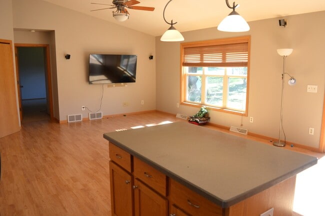 Photo - 715 Ariel Ln